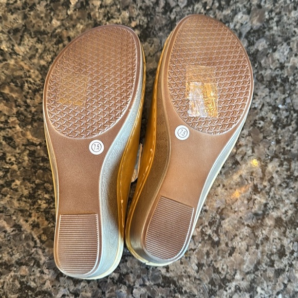 Good Choice Tokyo wedge flower sandal NIB 7.5 - Picture 5 of 10